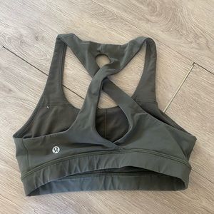 Lulu sports bra size xs small